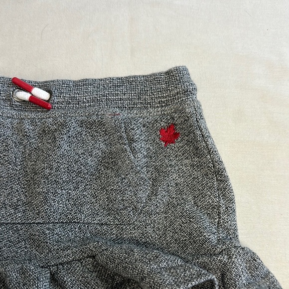 Canadiana - Stylish Gray Skirt/skort with Red Maple leaf Detail - Picture 5 of 5
